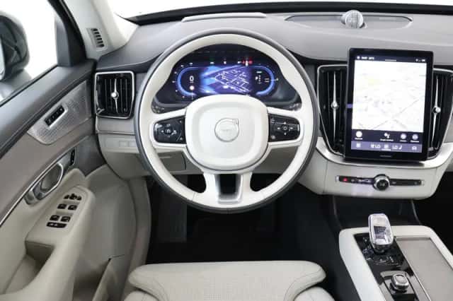 Volvo XC90 (2025) thumbnail 1