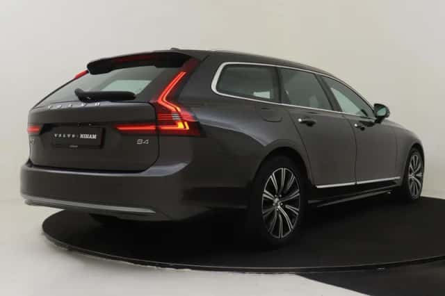 Volvo V90 (2021) thumbnail 2
