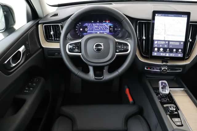 Volvo XC60 (2025) thumbnail 1