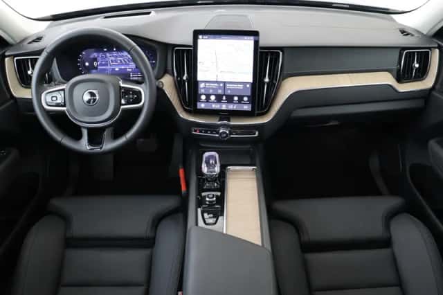 Volvo XC60 (2025) thumbnail 3