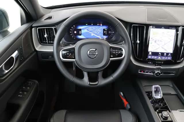 Volvo XC60 (2024) thumbnail 1