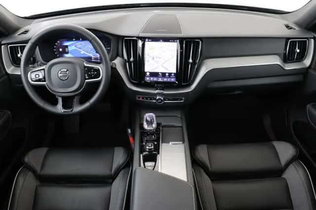 Volvo XC60 (2024) thumbnail 3