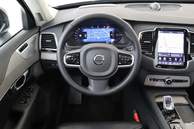 Volvo XC90 (2024) thumbnail 1