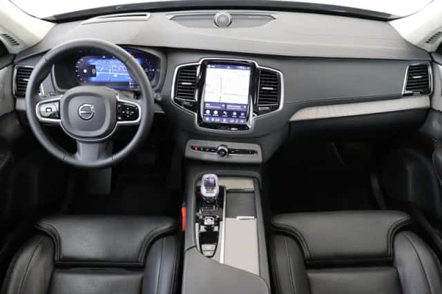 Volvo XC90 (2024) thumbnail 3