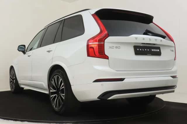 Volvo XC90 (2024) thumbnail 4