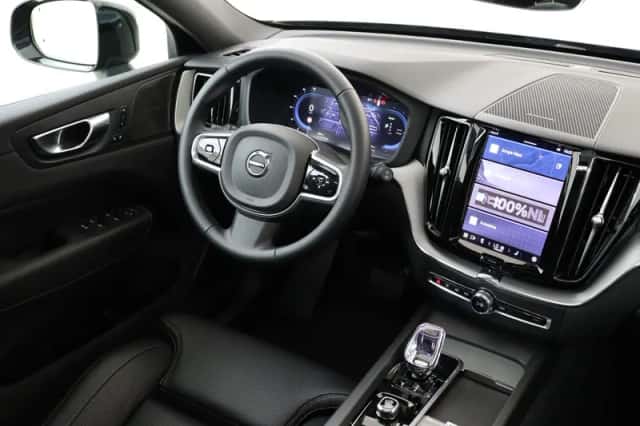 Volvo XC60 (2025) thumbnail 5
