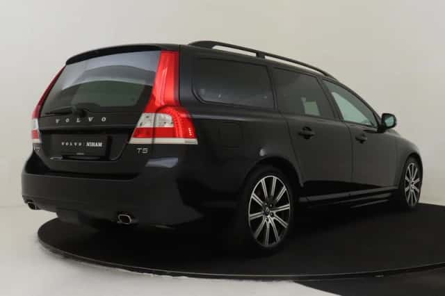 Volvo V70 (2015) thumbnail 2