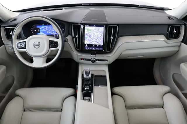 Volvo XC60 (2021) thumbnail 3