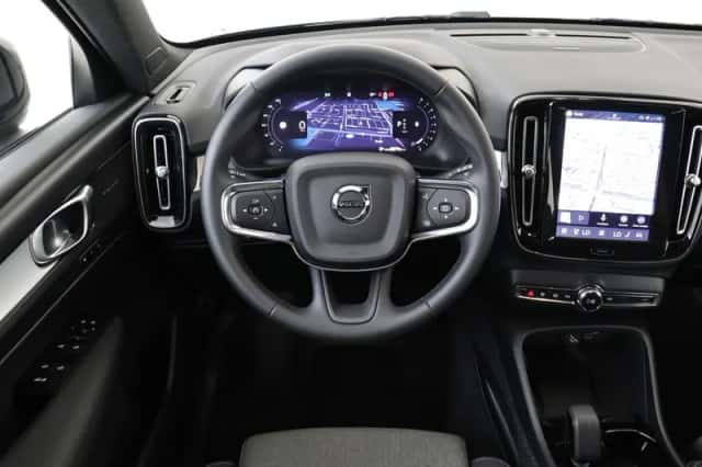Volvo XC40 (2025) thumbnail 1