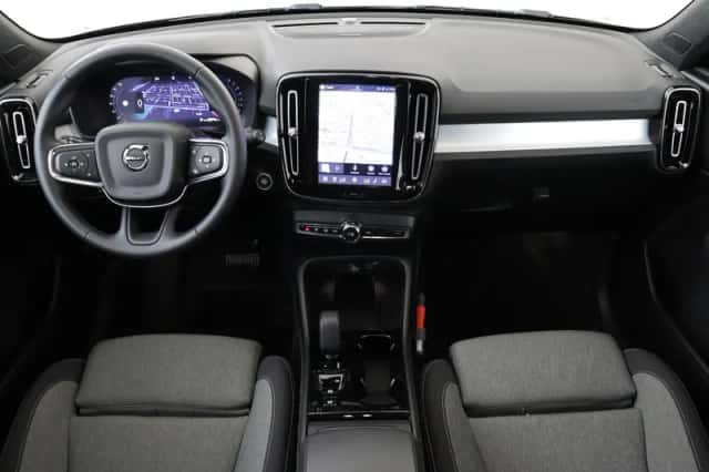 Volvo XC40 (2025) thumbnail 3