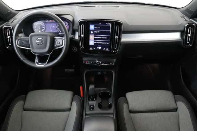 Volvo XC40 (2022) thumbnail 3