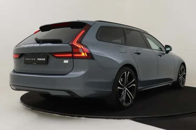 Volvo V90 (2021) thumbnail 2