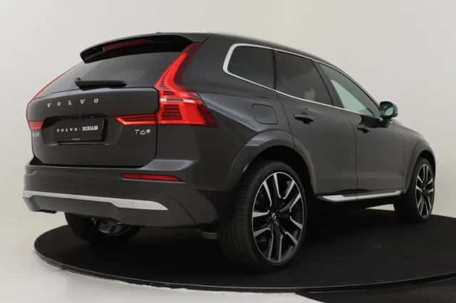 Volvo XC60 (2025) thumbnail 2
