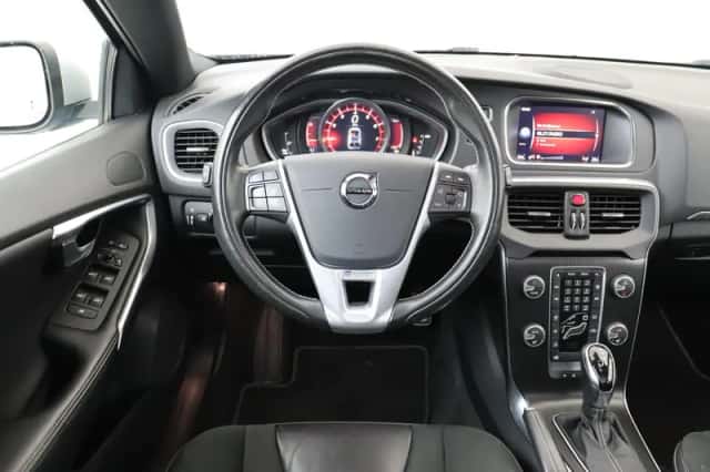 Volvo V40 (2019) thumbnail 1