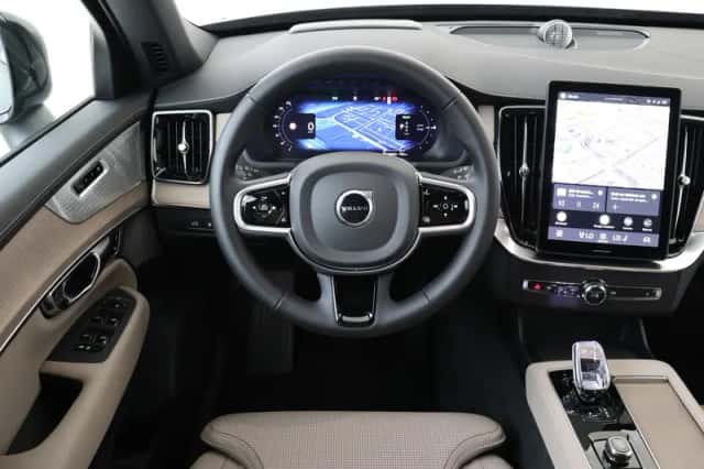 Volvo XC90 (2025) thumbnail 2