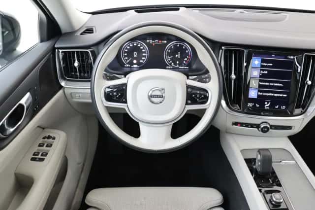 Volvo V60 (2021) thumbnail 1