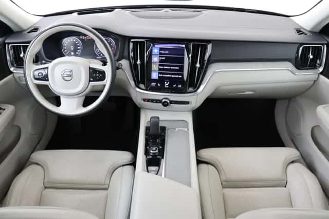 Volvo V60 (2021) thumbnail 3