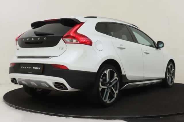 Volvo V40 (2019) thumbnail 2