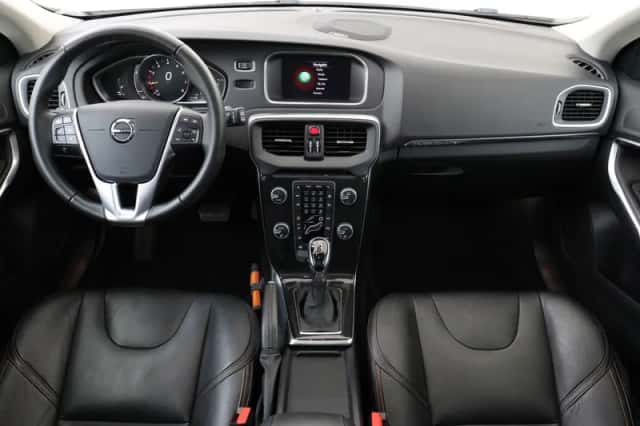 Volvo V40 (2019) thumbnail 3