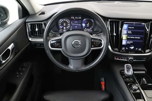 Volvo V60 (2022) thumbnail 1