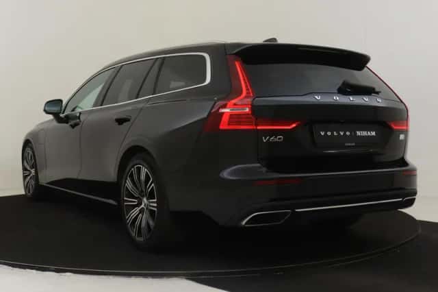 Volvo V60 (2022) thumbnail 4
