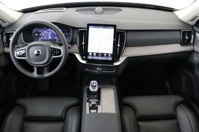 Volvo XC90 (2025) thumbnail 3