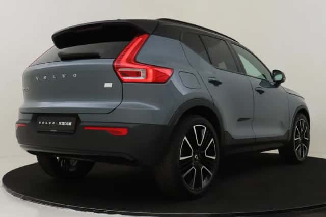 Volvo XC40 (2021) thumbnail 2