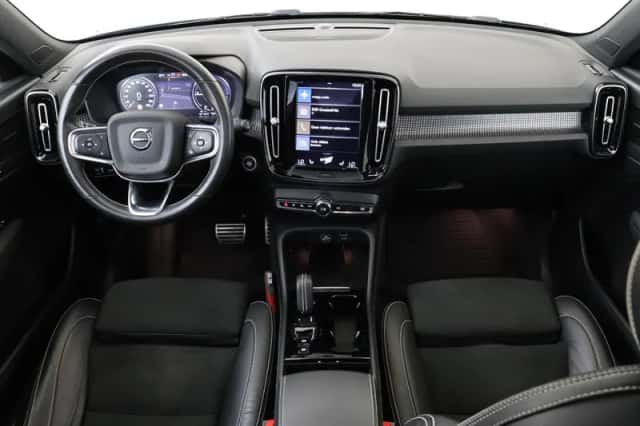 Volvo XC40 (2021) thumbnail 3