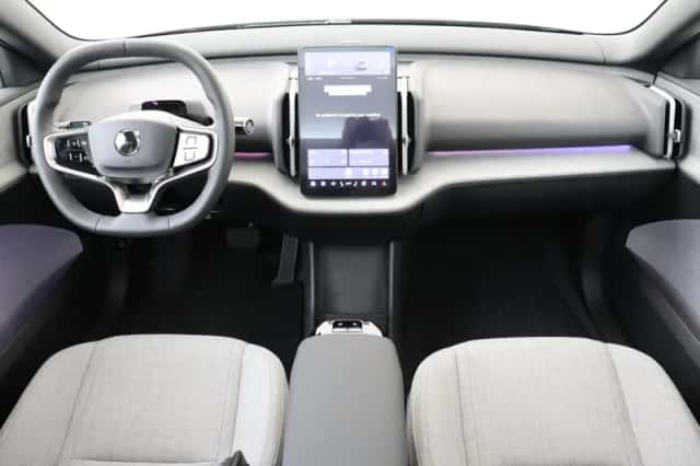 Volvo EX30 (2025) thumbnail 3