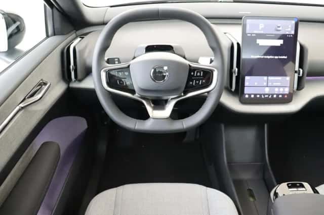 Volvo EX30 (2025) thumbnail 1