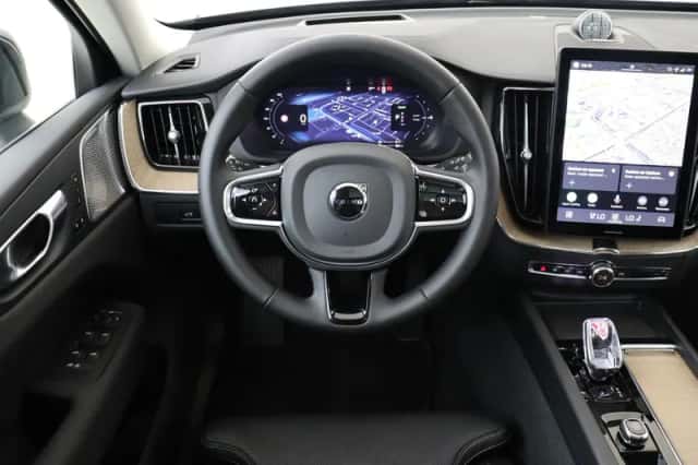 Volvo XC60 (2025) thumbnail 1
