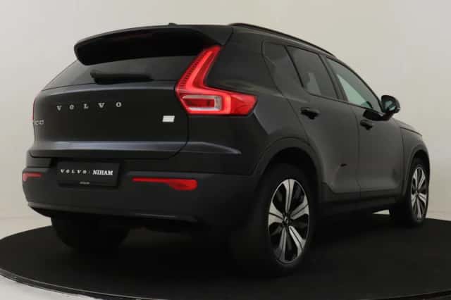 Volvo XC40 (2023) thumbnail 2