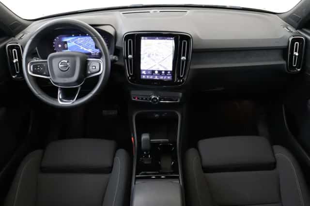 Volvo XC40 (2023) thumbnail 3