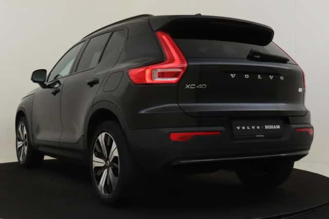 Volvo XC40 (2023) thumbnail 4