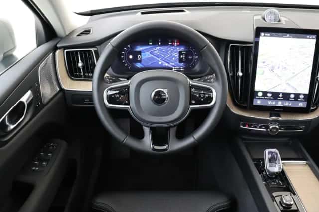 Volvo XC60 (2025) thumbnail 1