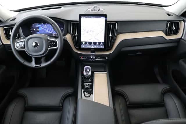 Volvo XC60 (2025) thumbnail 3