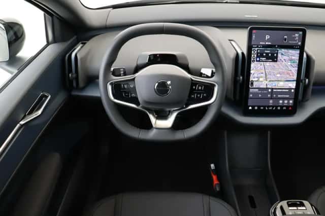 Volvo EX30 (2025) thumbnail 1