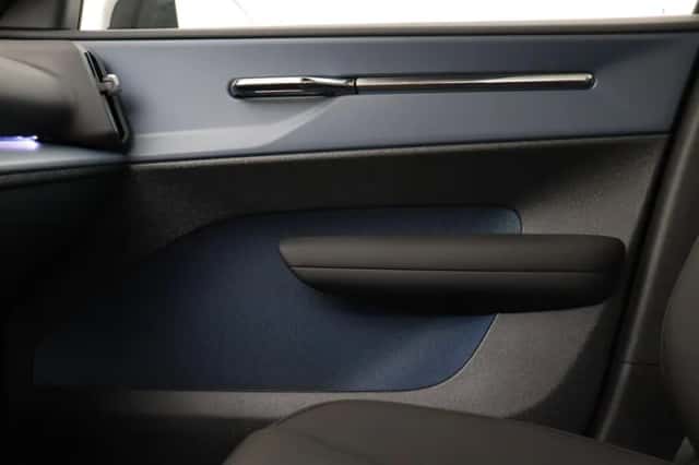 Volvo EX30 (2025) thumbnail 15
