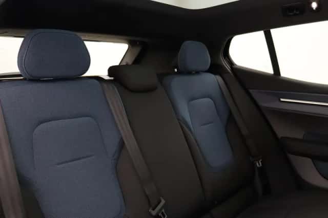 Volvo EX30 (2025) thumbnail 9