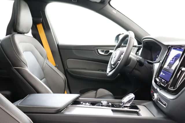 Volvo XC60 (2023) thumbnail 7