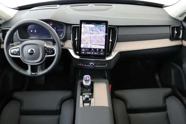 Volvo XC90 (2025) thumbnail 3