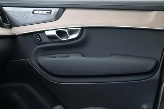 Volvo XC90 (2025) thumbnail 25