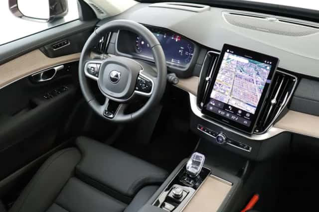 Volvo XC90 (2025) thumbnail 5