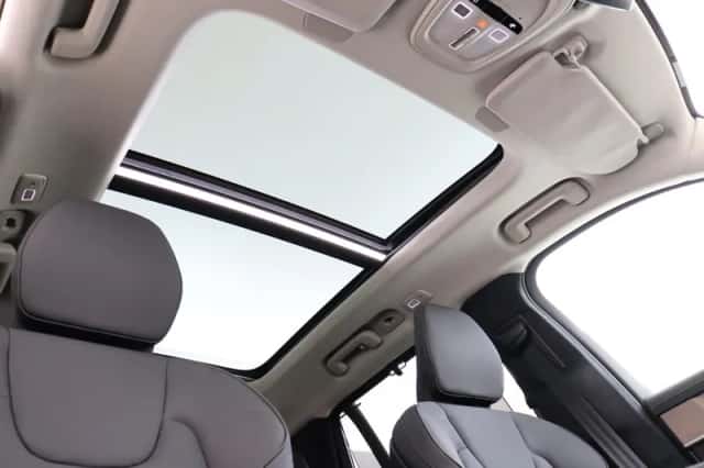 Volvo XC90 (2025) thumbnail 9
