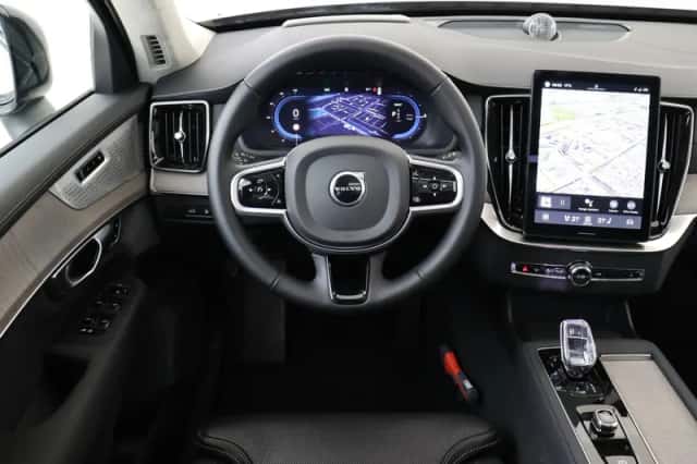 Volvo XC90 (2025) thumbnail 1