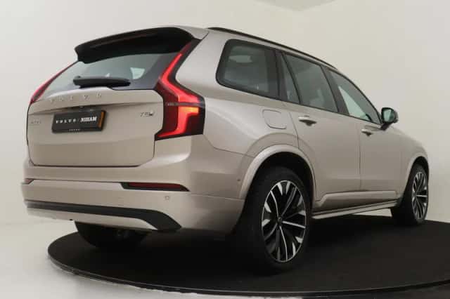 Volvo XC90 (2025) thumbnail 2