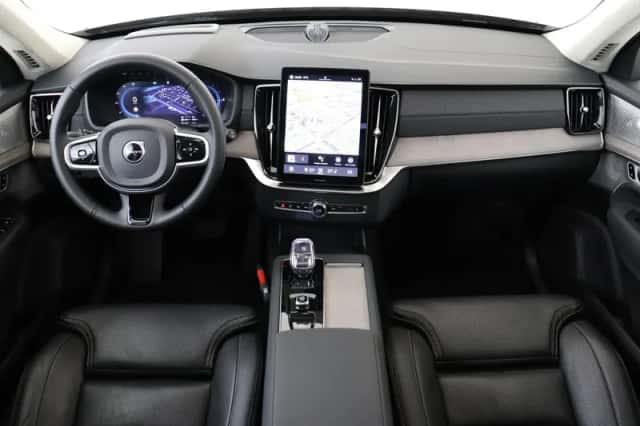 Volvo XC90 (2025) thumbnail 3
