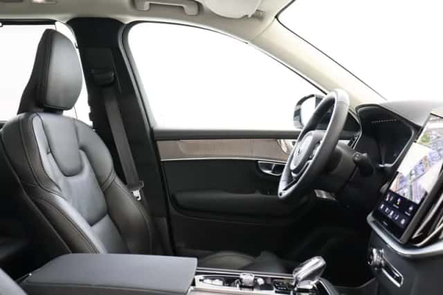 Volvo XC90 (2025) thumbnail 7