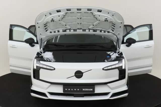 Volvo EX30 (2025) thumbnail 16