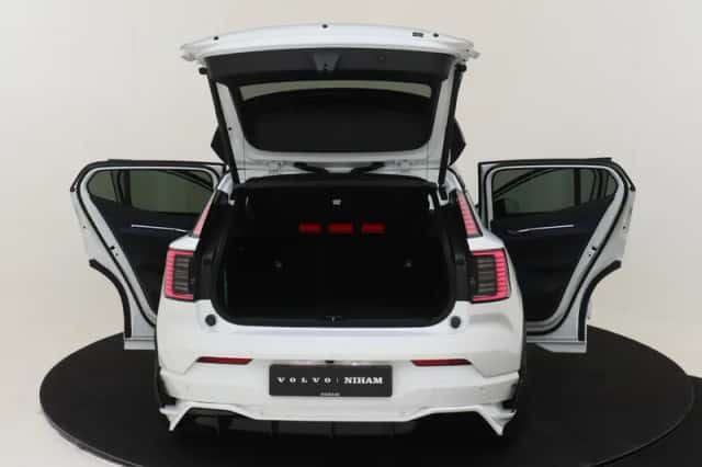 Volvo EX30 (2025) thumbnail 18